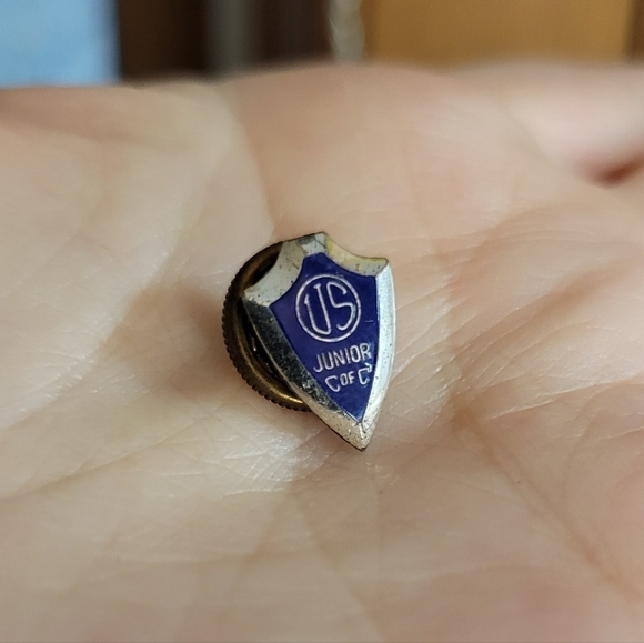 VINTAGE JAYCEES LAPEL PIN - Picture 6 of 6